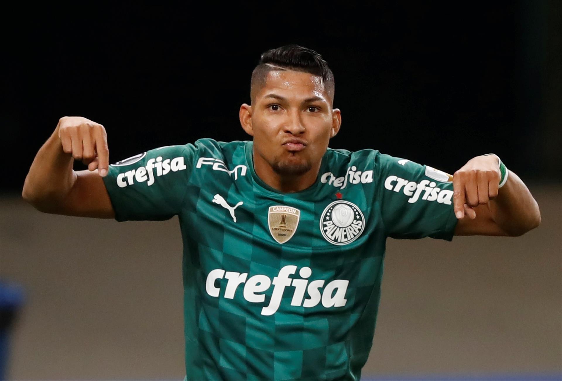 O Palmeiras está aberto a avaliar propostas por Rony, mas estabeleceu requisitos específicos para considerar a negociação do atacante.