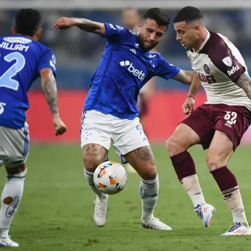 O Cruzeiro continua sua trajetória ruim e, na partida contra o Lanús, apresentou um desempenho ainda mais decepcionante do que nas últimas apresentações