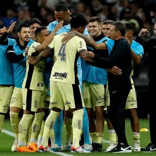 Corinthians vence o Botafogo e mantém série de vitórias