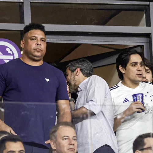 Ronaldo é vaiado por torcida do Cruzeiro após vexame