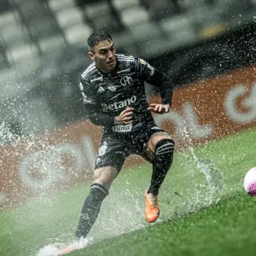 Zagueiro comenta sobre a tempestade na derrota do Atlético: ‘Futebol impossível de jogar’