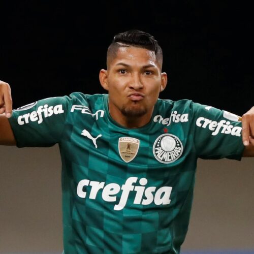 O Palmeiras está aberto a avaliar propostas por Rony, mas estabeleceu requisitos específicos para considerar a negociação do atacante.