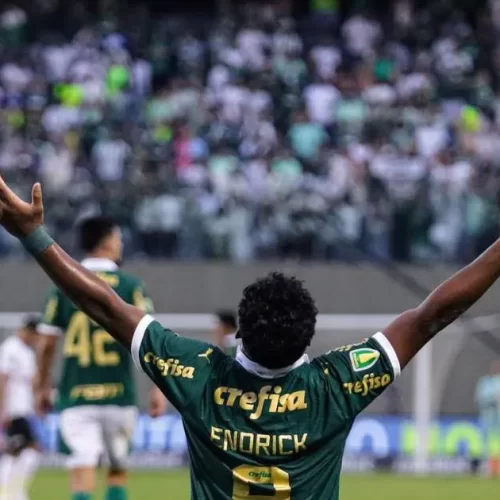 Endrick se despede de forma emocionante do Palmeiras, com mosaico e aplausos da torcida