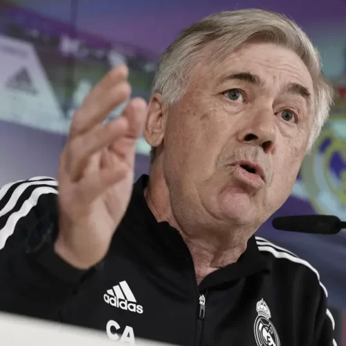 Ancelotti se pronuncia sobre Vinicius Jr. e a possibilidade de sua saída