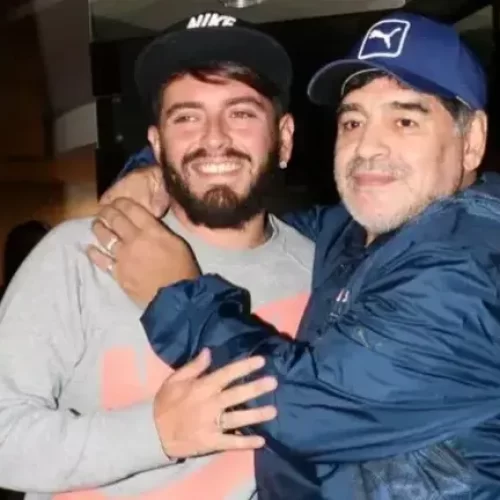 Filho de Maradona é nomeado treinador na quinta divisão da Espanha