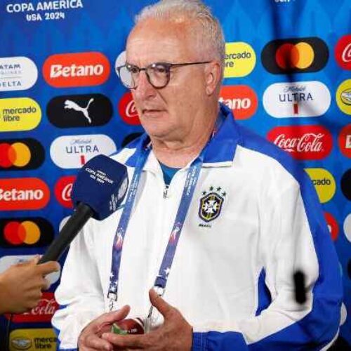 Dorival expressa insatisfação com o desempenho da arbitragem no empate do Brasil diante da Colômbia: ‘Estranho’