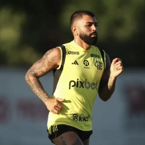 Gabigol se junta ao grupo de treinamento e pode ser escalado para o jogo contra o Fluminense