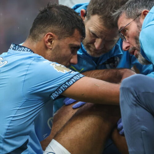 Rodri of Manchester City receives treatment for an injury during the Premier League match Manchester City vs Arsenal at Etihad Stadium, Manchester, United Kingdom, 22nd September 2024
(Photo by Mark Cosgrove/News Images)