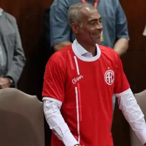 Romário vai voltar a jogar, relembre outros presidentes de clube que fizeram o mesmo