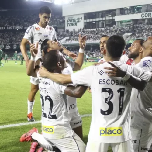 Santos derrota Coritiba e garante retorno à Série A em 2025