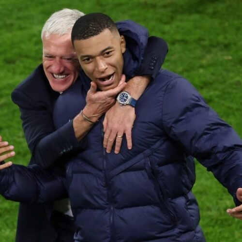 O treinador Didier Deschamps defendeu novamente Mbappé, que foi chamado de “medíocre” por um comentarista