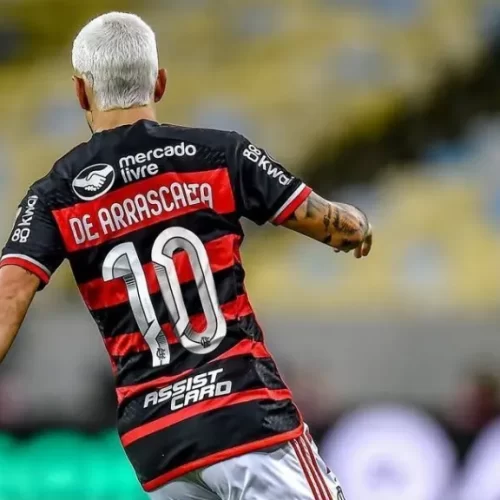 Flamengo apresenta Arrascaeta como novo jogador com a camisa 10 para 2025