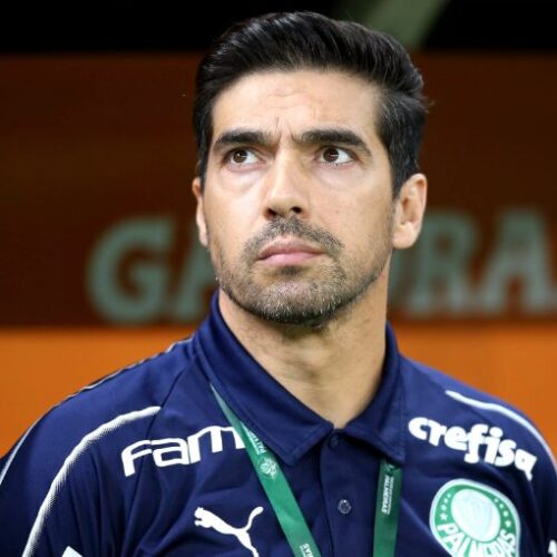 Abel Ferreira manifestou sua insatisfação com a arbitragem nos últimos jogos: “Sei que todo mundo quer o Palmeiras em crise”