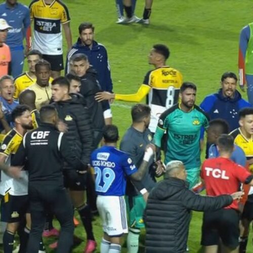 Confusão marca o final da partida entre Cruzeiro e Criciúma