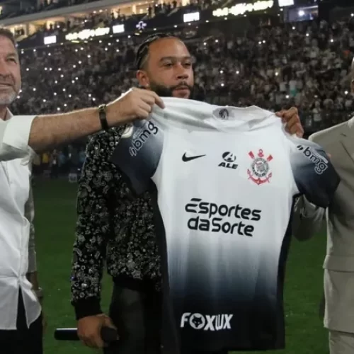 Memphis Depay é oficialmente apresentado aos fãs do Corinthians na arena e vestirá a camisa 94