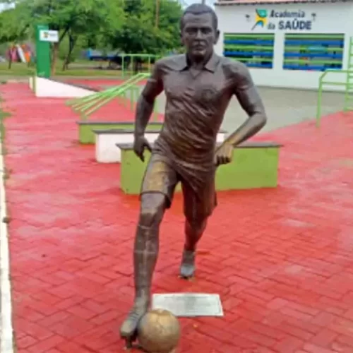 Estátua de Daniel Alves é removida da cidade de Juazeiro