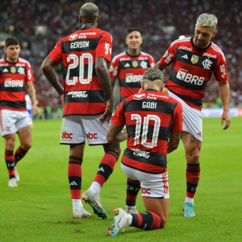 Jogadores do Flamengo reconhecem momento desafiador e pedem desculpas após derrota