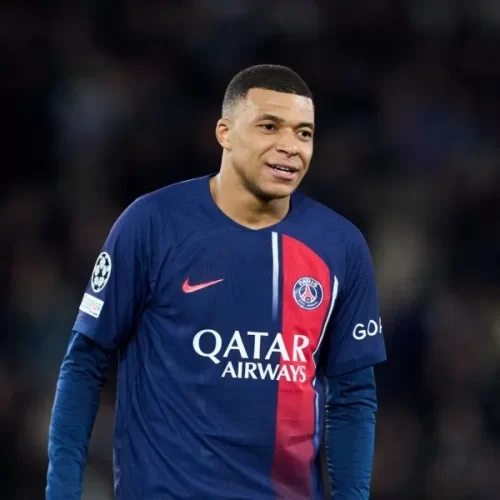 Mbappé ‘parte para cima’ do PSG e recorre à UEFA para receber R$ 330 milhões, segundo jornal