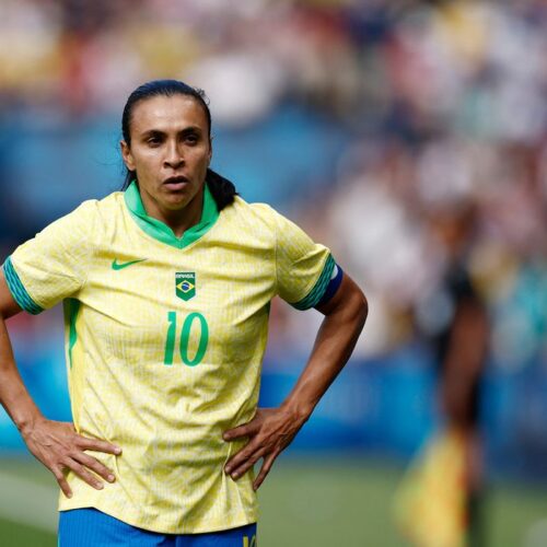 O Corinthians está interessado e tentando viabilizar a contratação da meia-atacante Marta