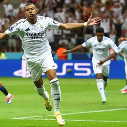 Com o talento de Vini Jr. e o gol de Mbappé, o Real Madrid conquista a Supercopa da UEFA