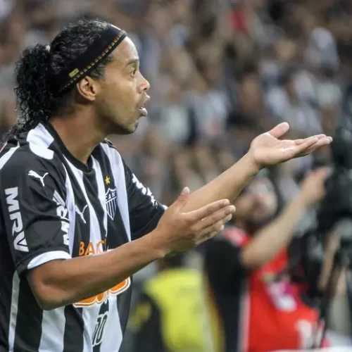 Ronaldinho Gaúcho fez uma comparação e revelou seu pensamento sobre a torcida do Atlético